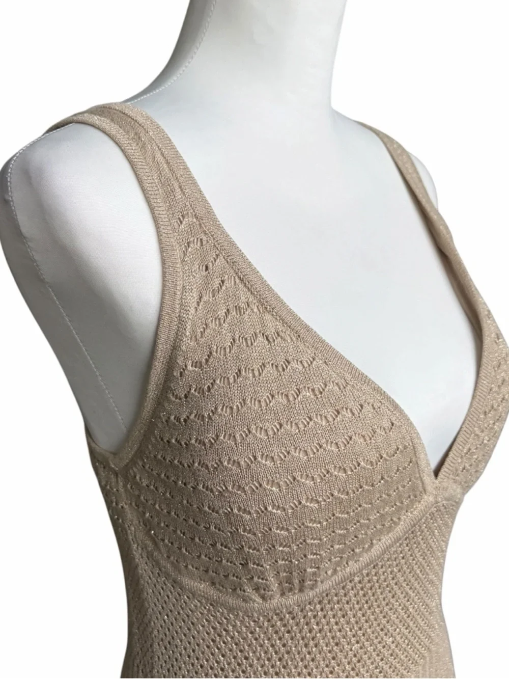 XOXO Neutral Knit V-Neck Dress in Beige Size M - Picture 4 of 11